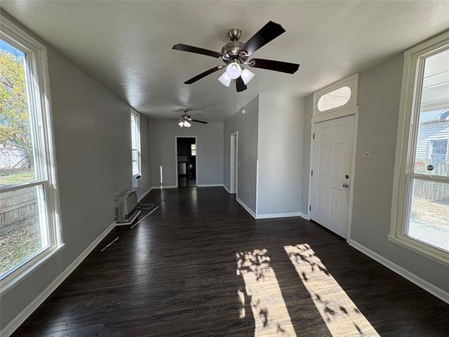 Building Photo - 715 W Day St