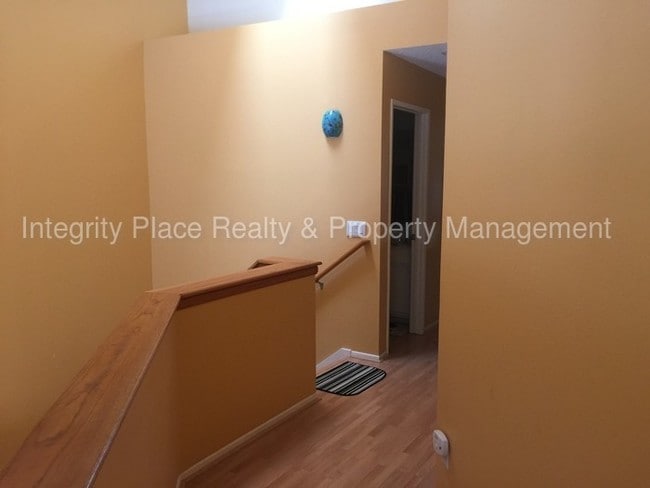 Building Photo - Cortina Condo