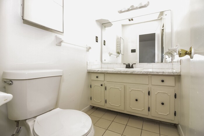 Building Photo - 6218 Ridgeline Dr