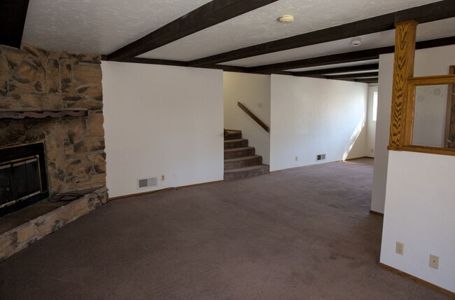 Building Photo - Spacious 3 Bedroom 2 Bathroom in Big Bear ...