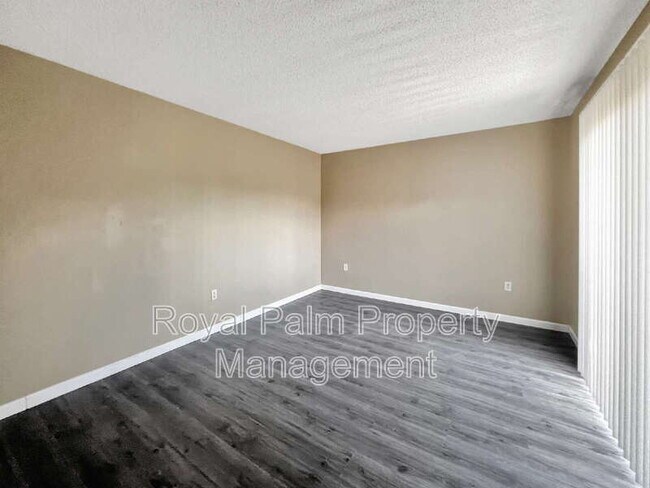 Building Photo - 5241 Cedarbend Dr