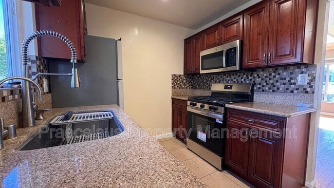 Building Photo - 37 E J St