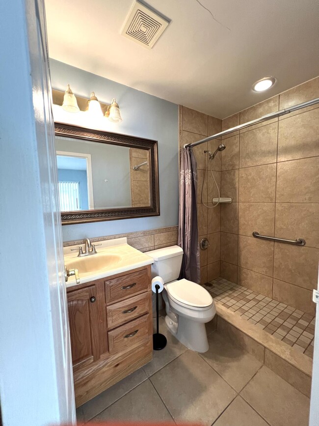 Building Photo - 322 Seville Terrace