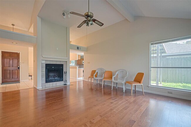 Building Photo - 3812 Redbud Dr