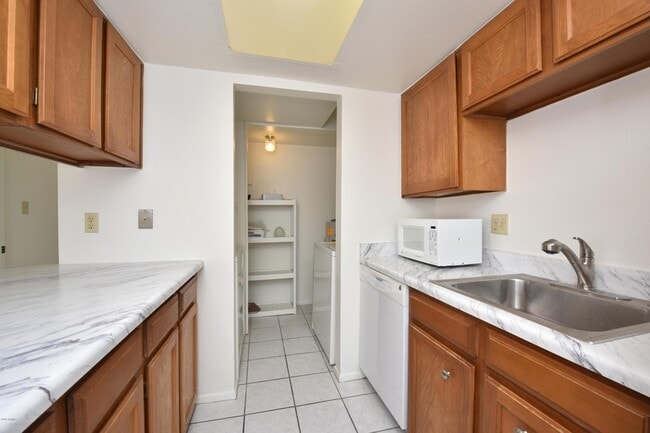 Building Photo - 8574 E Indian School Rd