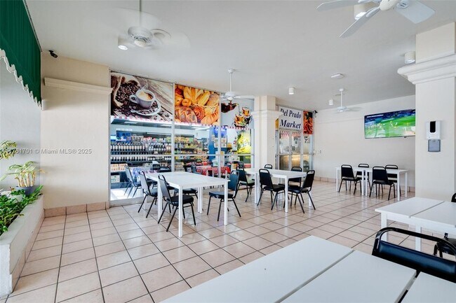 Building Photo - 18071 Biscayne Blvd