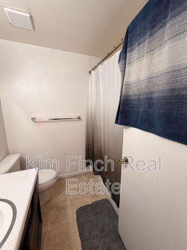 Building Photo - 735 S Stubbs Ave