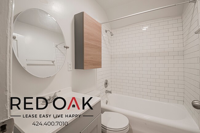 Building Photo - 516 N Harvard Blvd