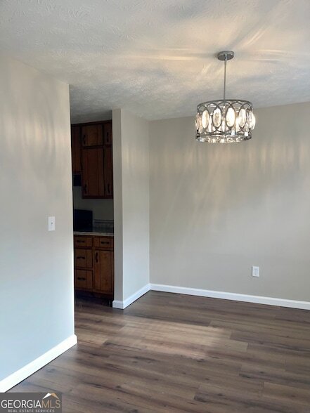 Building Photo - 5882 Sheldon Ct