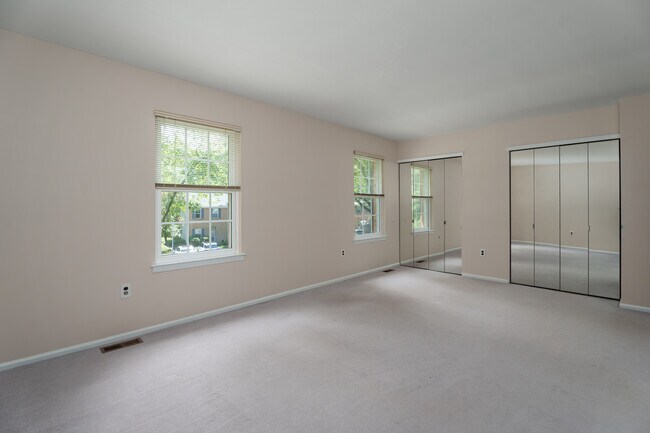 Building Photo - 11 Abelia Ct