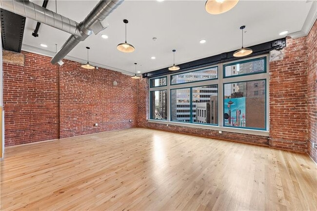 Building Photo - 915 Liberty Ave
