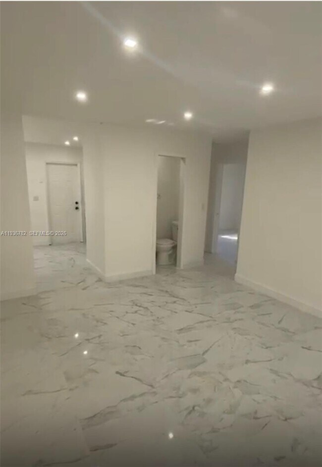 Building Photo - 505 N 24th Ave