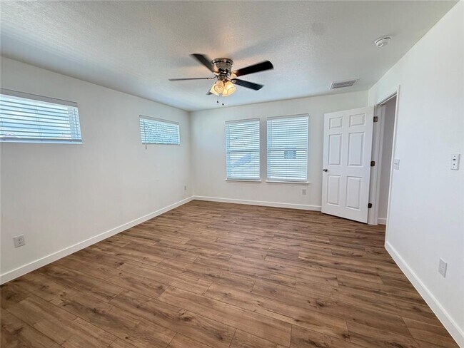 Building Photo - 10321 Forest Grove Dr