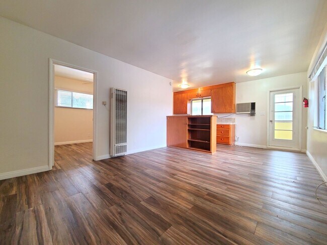 Building Photo - 560 Cajon St
