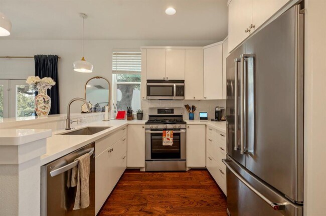 Building Photo - 2812 Oak Springs Dr