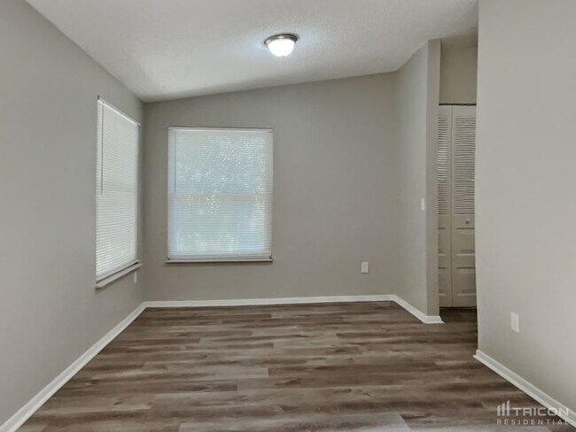Building Photo - 1421 Rustling Oaks Dr