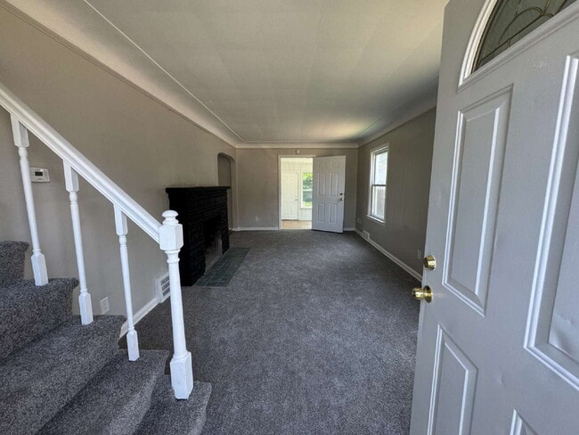 Building Photo - Discover Comfort and Convenience in Harper...