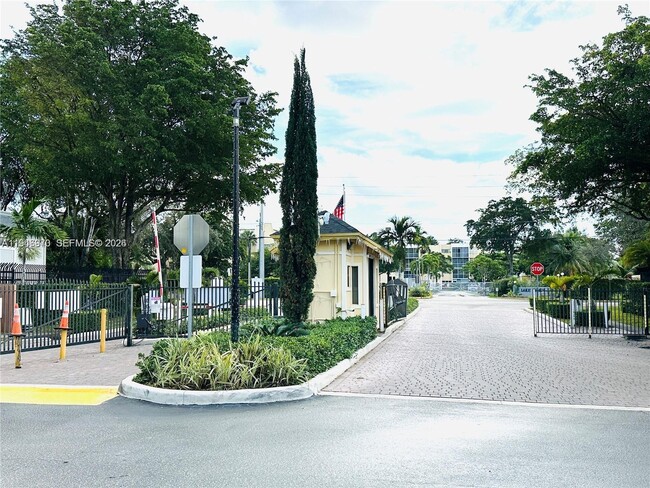 Building Photo - 919 NE 199th St