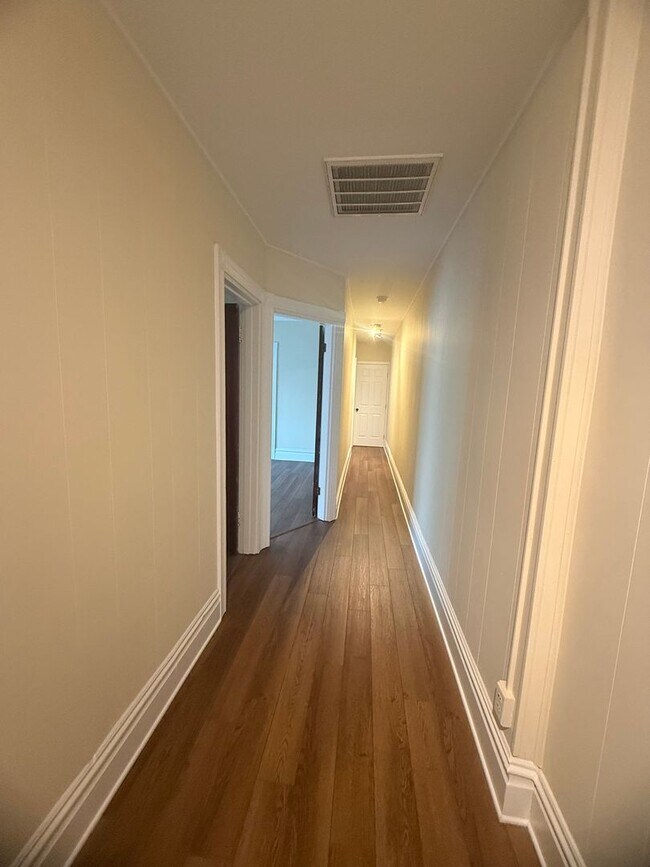 Building Photo - 36 W Pomfret St