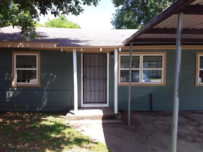 Building Photo - 7909 Woodward St