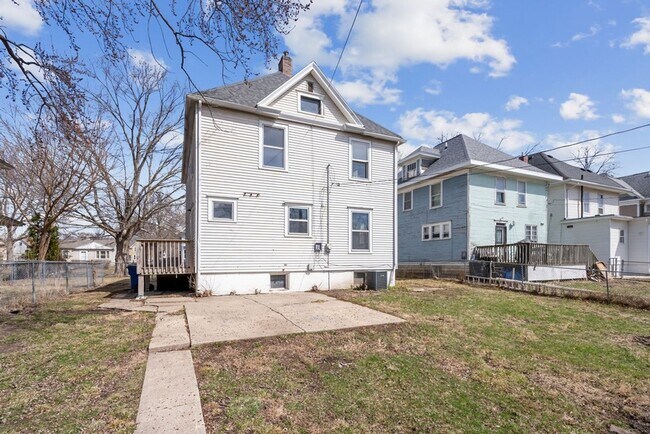 Building Photo - 246 Western Ave