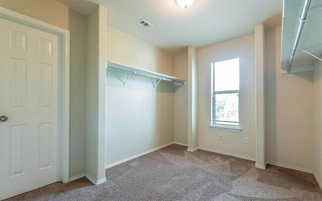 Building Photo - 1736 Bayland St