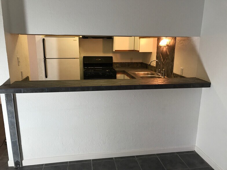 Kitchen - 824 S Langley Ave