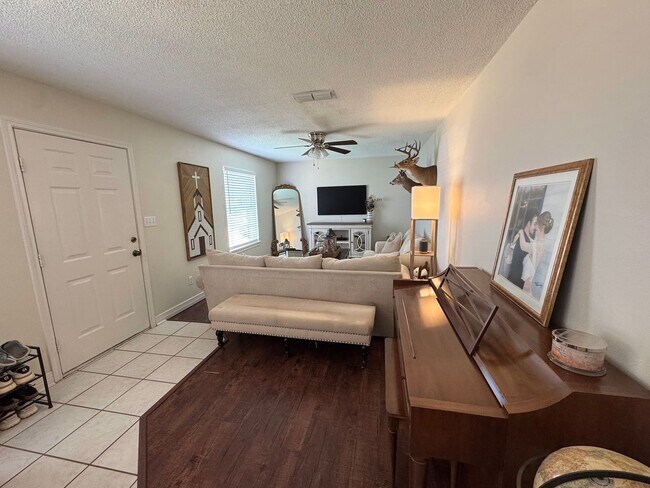 Building Photo - 208 Summerset Ct