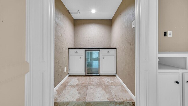 Building Photo - 219 April Waters Dr W