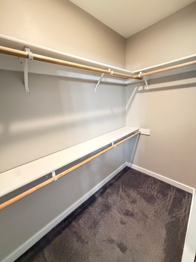 Building Photo - 3 Bedroom Home in gated community!