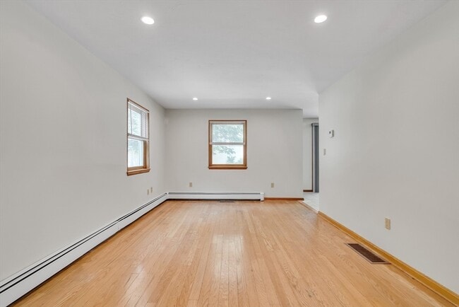 Building Photo - 115 Rowe St