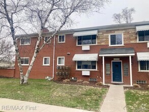 Building Photo - 1725 Gardenia Ave