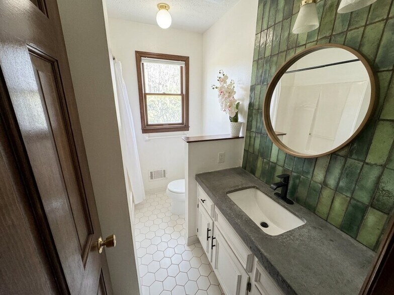 Building Photo - 5545 Little Bear Dr