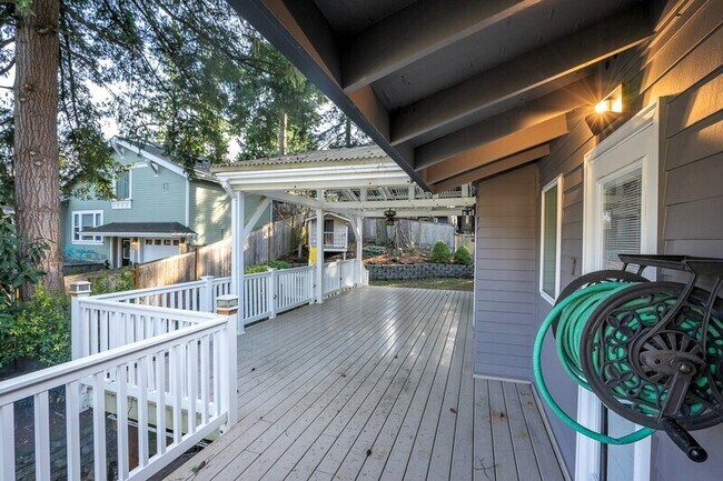 Building Photo - 6832 122nd Ave NE