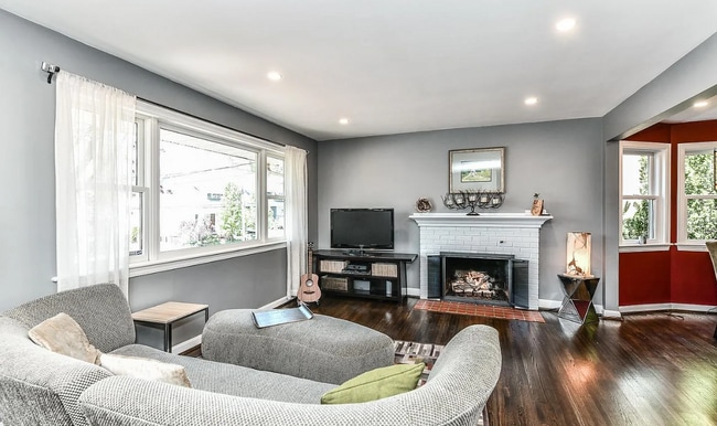 Primary Photo - 2211 N Kensington St