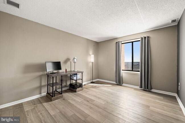 Building Photo - 11208 Valley Forge Cir