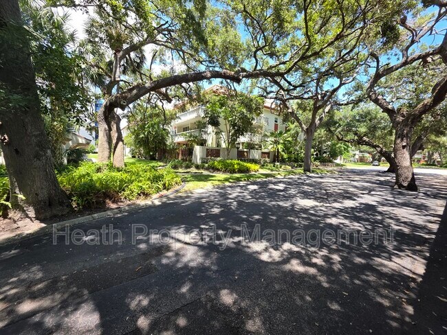 Building Photo - 1012 Pearce Dr