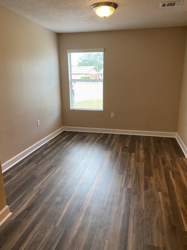 Building Photo - 32 Skystone Ct