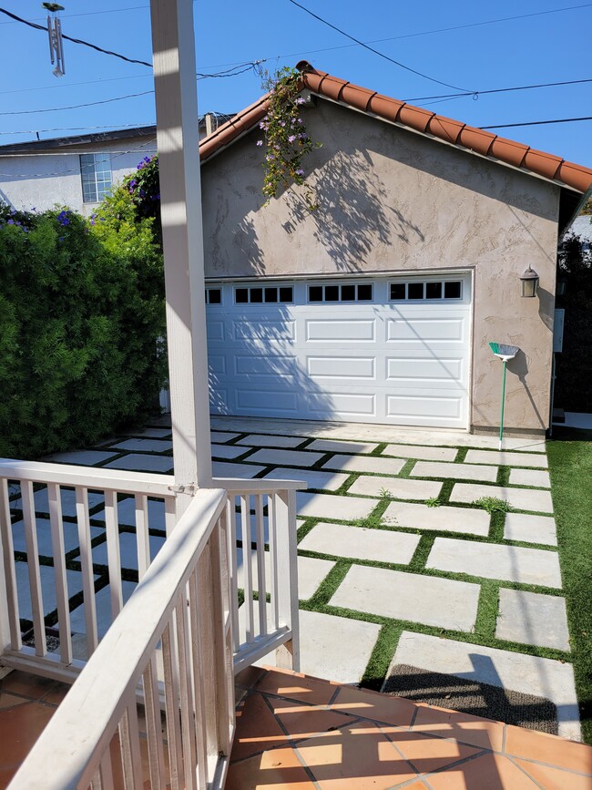 Building Photo - 8839 Cashio St