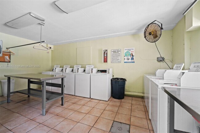 Building Photo - 7865 SW 57th Ave