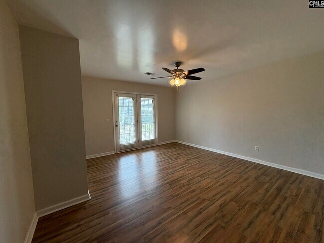 Building Photo - 137 Rossmore Dr