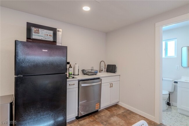 Building Photo - 100 N Ocotillo St