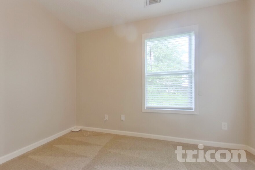 Building Photo - 8129 Brookbend Dr