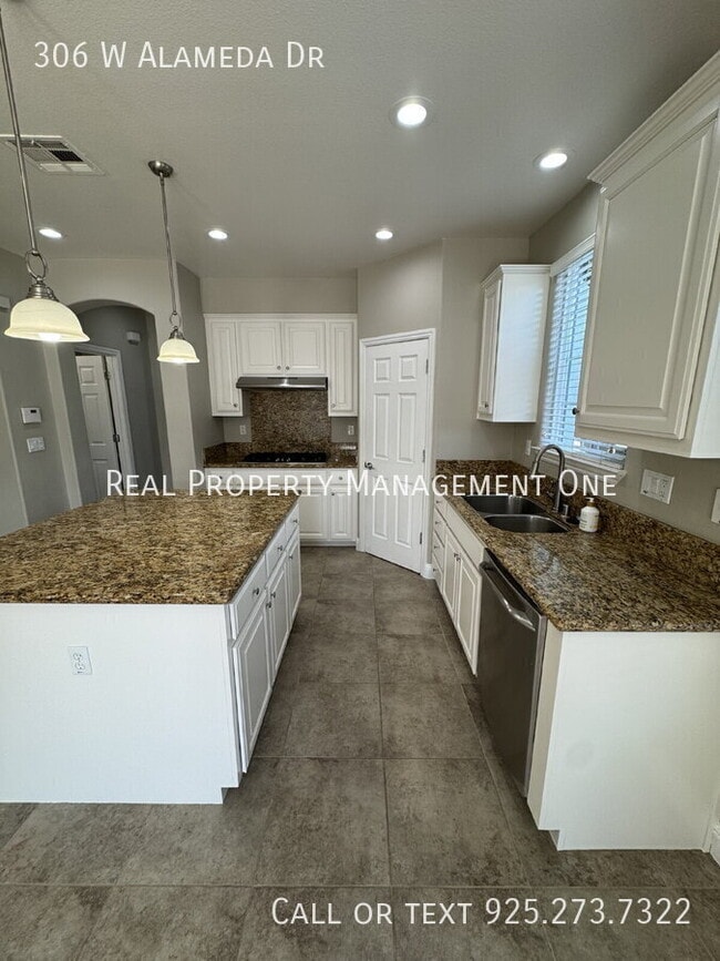 Building Photo - 306 W Alameda Dr