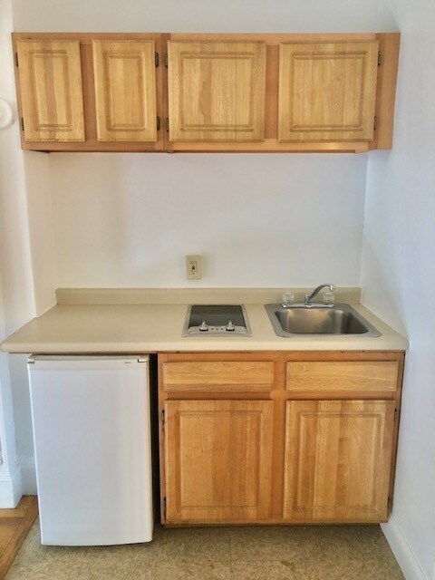 Building Photo - 1061 Beacon St