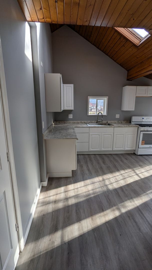 Building Photo - Charming 3-bedroom, 1-bathroom home located in the heart of Akron