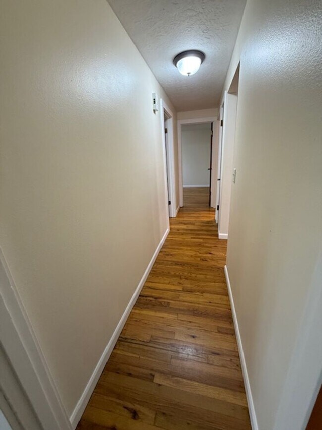 Building Photo - 18021 SW Tualata Ave