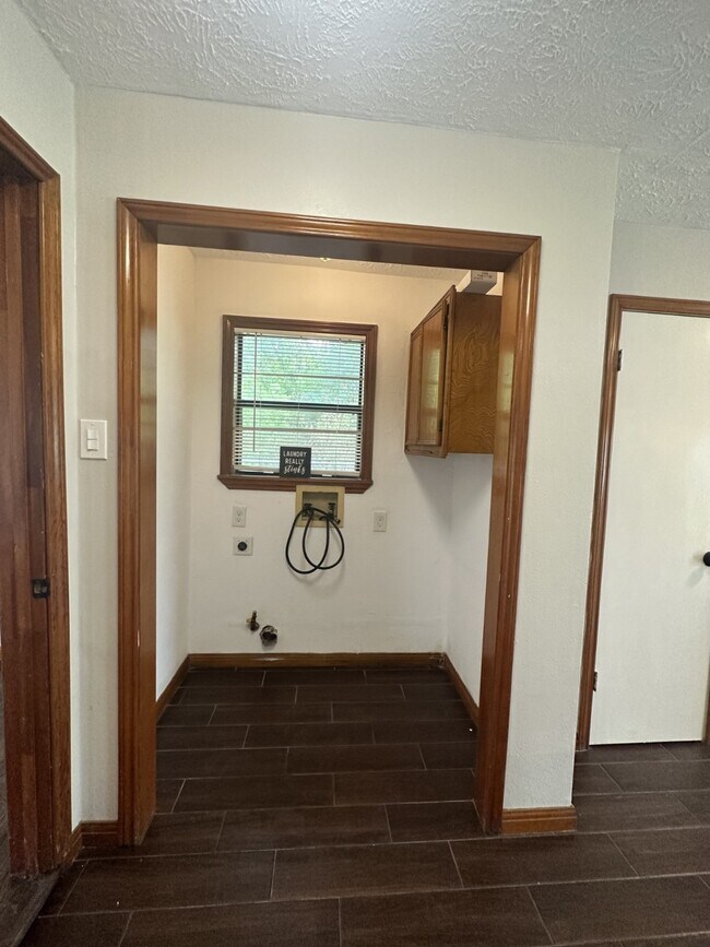 Building Photo - 2509 Wall St