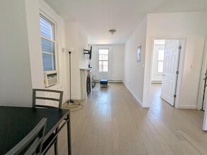 Building Photo - 112 Hague St