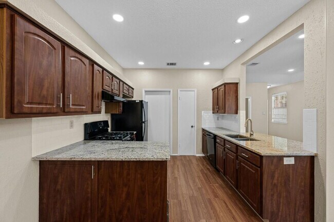 Building Photo - 6501 Brush Country Rd